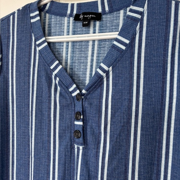 🎉4/30$🎉 Blue Striped Henley Top – Size Medium - Picture 2 of 4